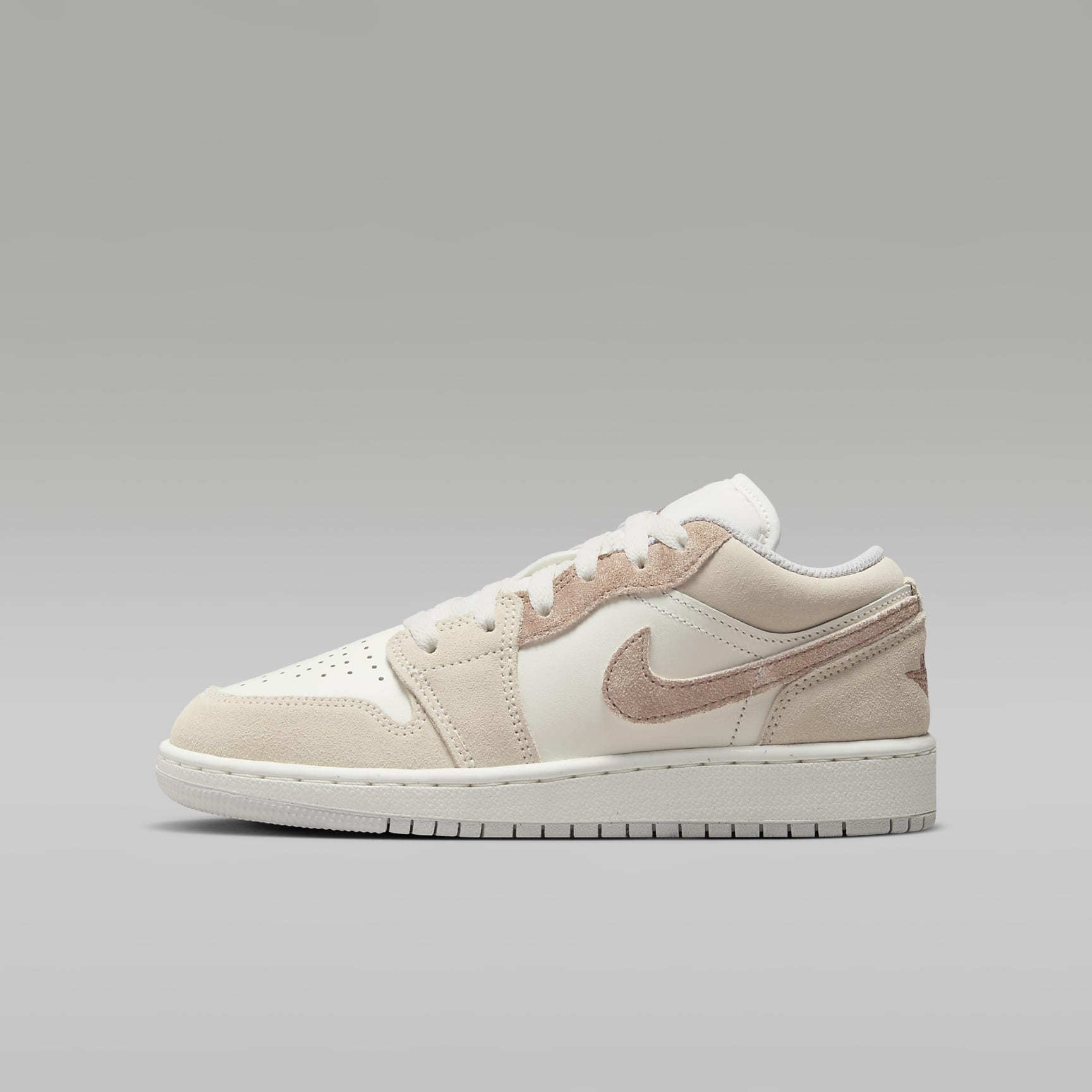 Nike Air Jordan 1 Low ベージュ/ホワイト Air Jordan 1 Low SE Older Kids' Shoes. Nike ID